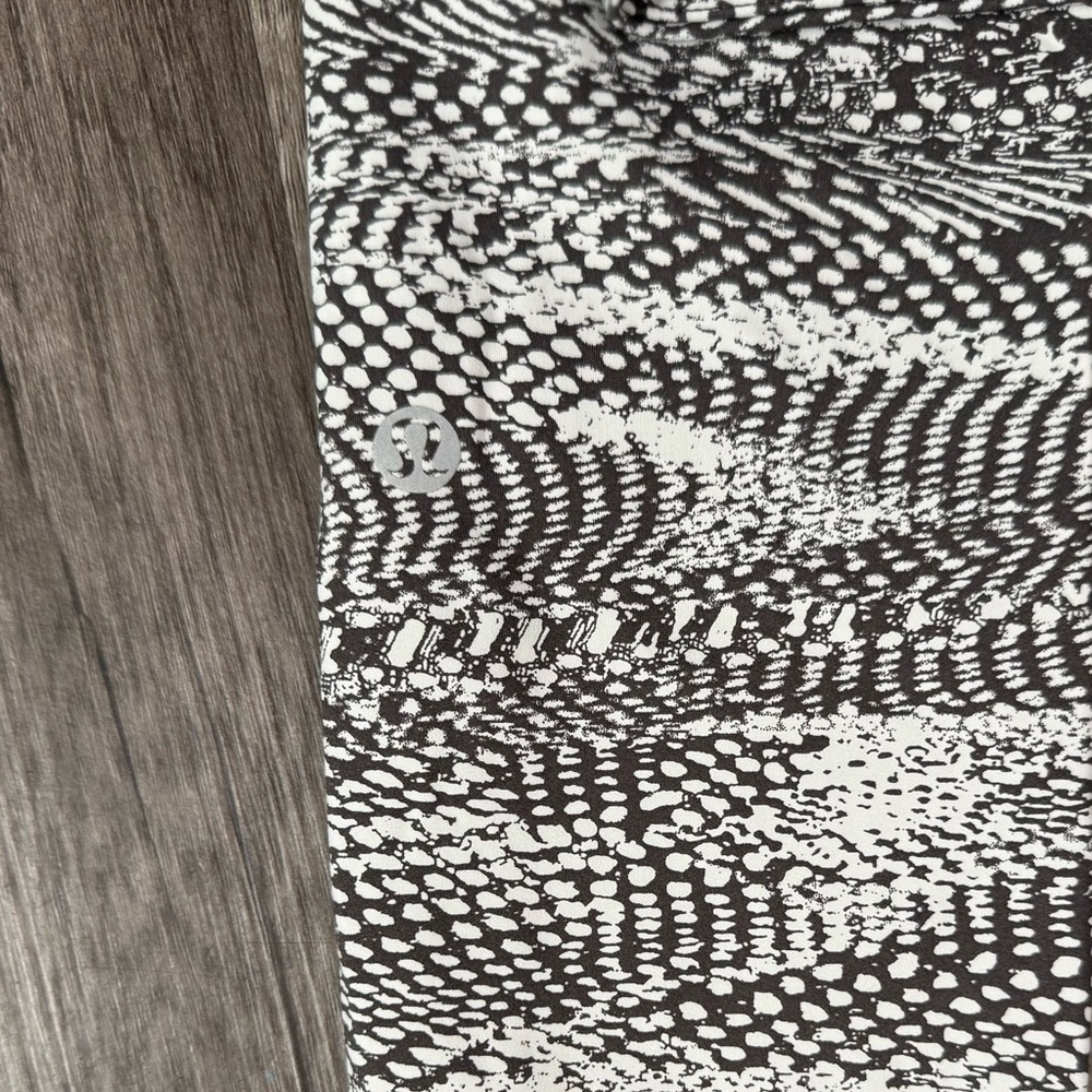 Lululemon Fast & Free 7/8 Leggings Size 4 Nulux Snake Print Running Yoga Pants - Picture 6 of 8